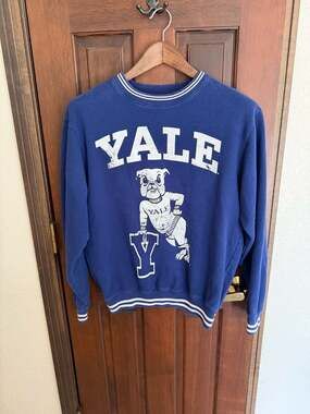Yale University Bulldog Mascot Crewneck Sweatshirt Blue Striped Trim Size L